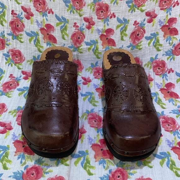 🤎🤎-Two lips- Mules/clogs-🤎🤎 - Picture 2 of 11